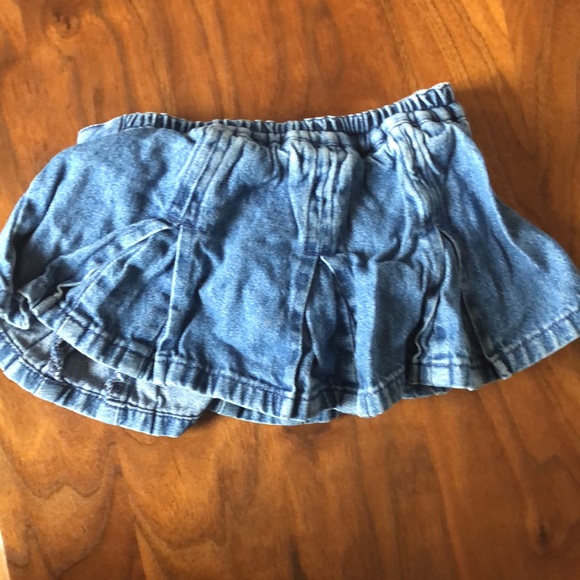 Pleated flared denim skirt - Picture 2 of 2